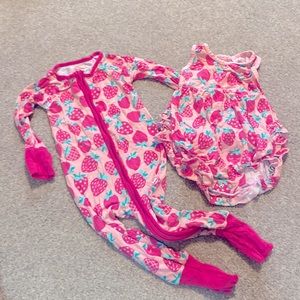 Little sleepies bundle EUC - Pajamas and bubble romper strawberries